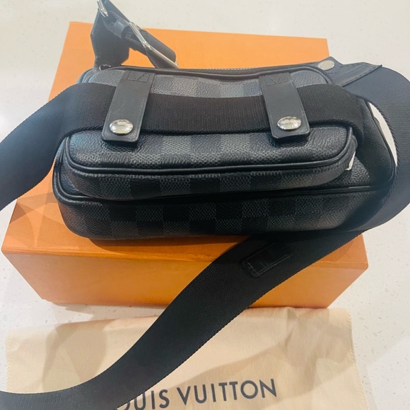 Louis Vuitton Scott Messenger Bag - Picture 3 of 9